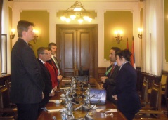 4. april 2013. Članovi PGP sa Irakom u Narodnoj skupštini u razgovoru sa amabasadorom Iraka u Srbiji